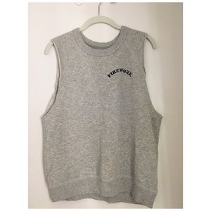 Crew neck “Firework” shirt with cut off sleeves